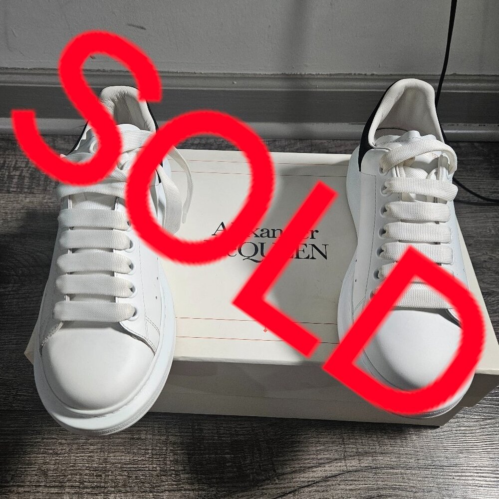 Alexander McQueen Wimen Oversized Embossed Logo Colorblock sneaker